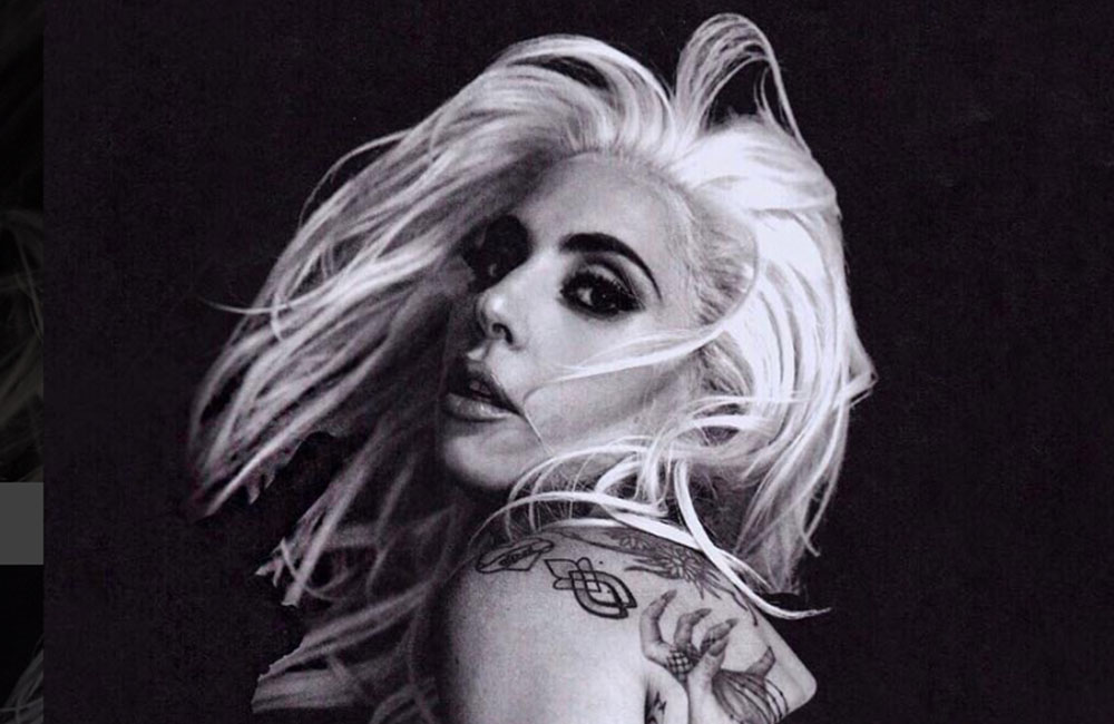 Lady Gaga choses naked fashion for new Instagram post