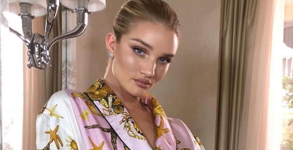 How Rosie Huntington-Whiteley deals with hormonal acne